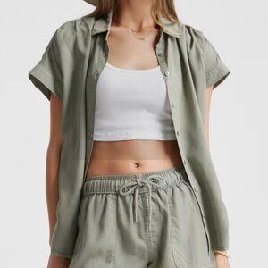 quince tencel button down camp shirt olive green size medium